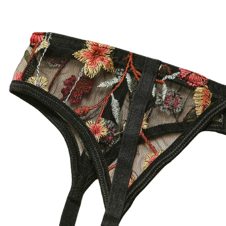 Dreiteiliges Push-up-Dessous-Set mit Stickerei