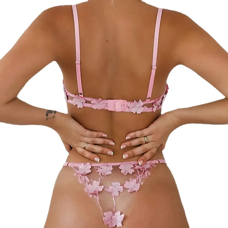 Dreiteiliges Dessous-Set aus Spitze, Mesh und Stickerei