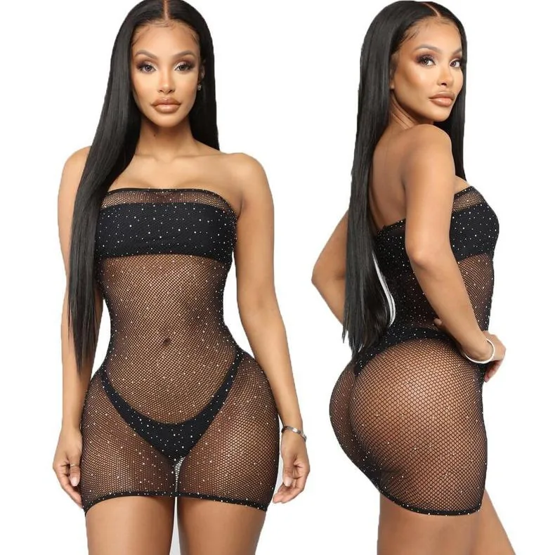 Prześwitująca sukienka dopasowana z siateczki