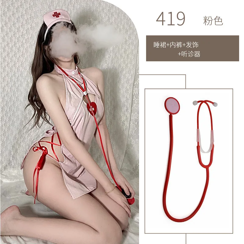 Vestido de enfermera rosa con cuello halter y abertura lateral