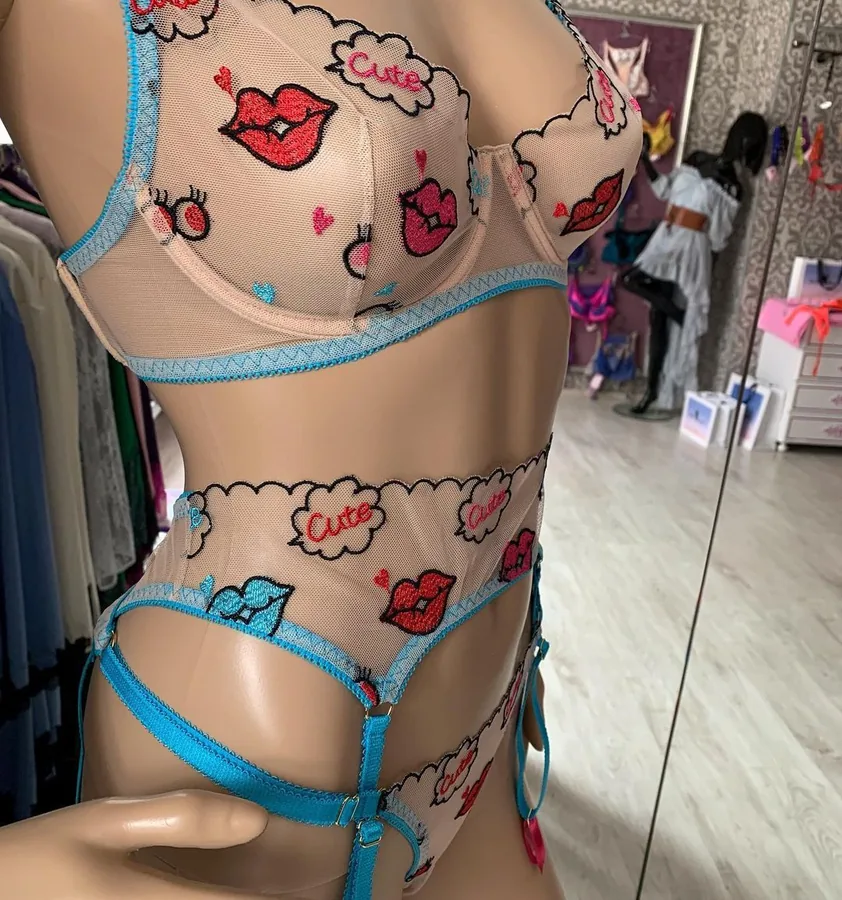 Ensemble soutien-gorge à bretelles motif lèvres rouges