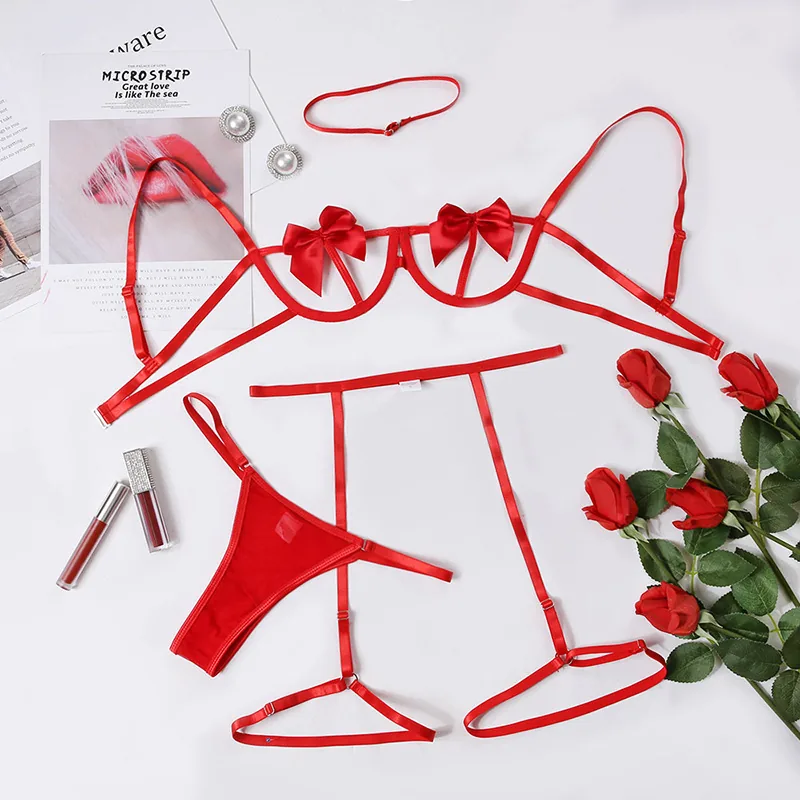 Set tre pezzi reggiseno con fiocco e cinturini