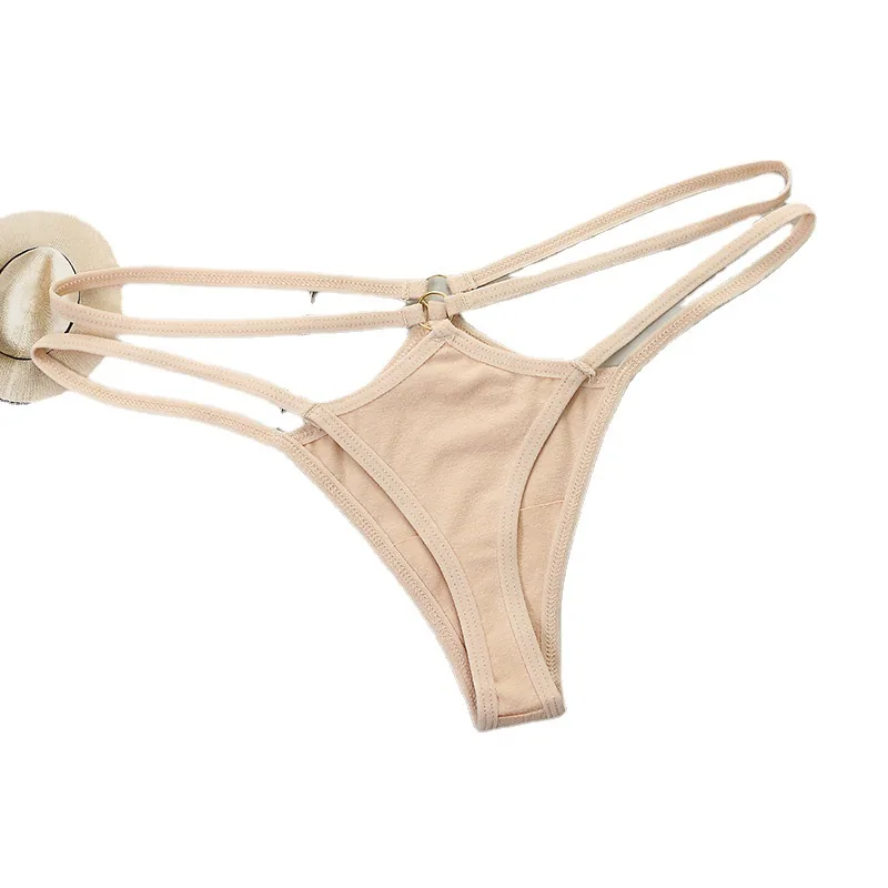 Transparenter String mit Cutouts und niedrigem Bund