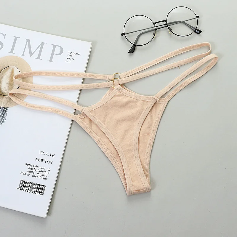 Transparenter String mit Cutouts und niedrigem Bund