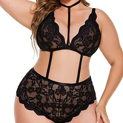 Body in pizzo con finiture in pizzo per taglie forti
