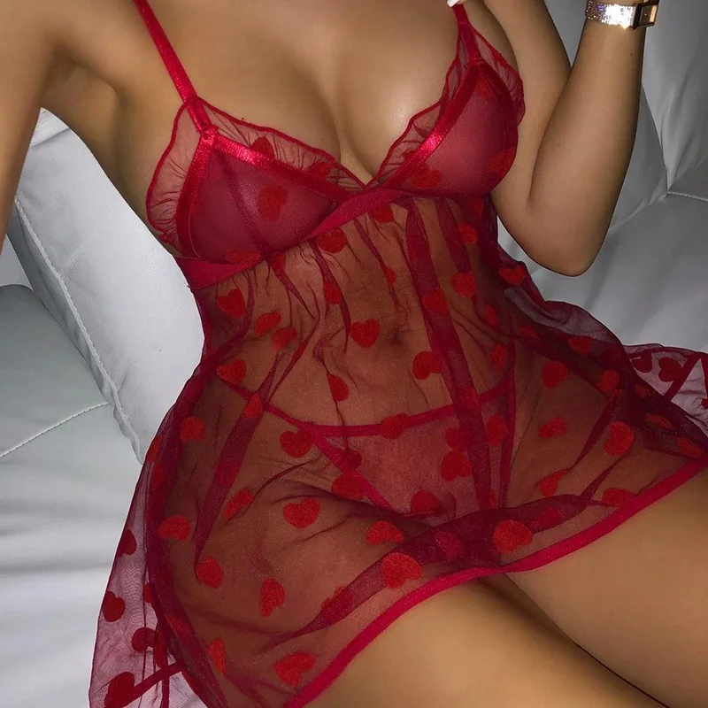Camisón de tirantes de malla con corazones