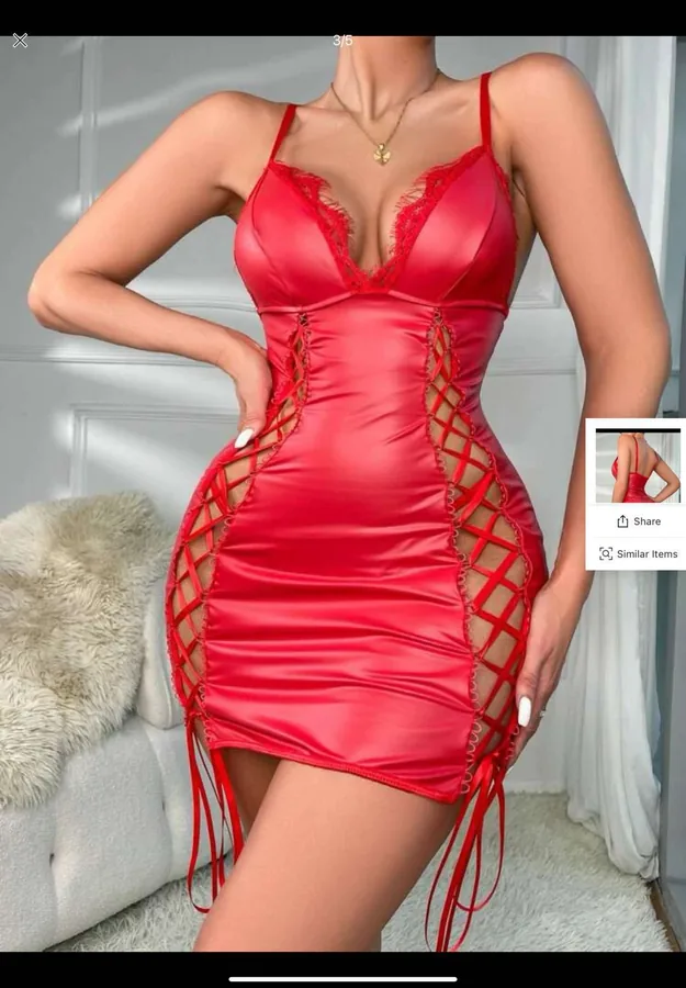 Glanzend lederen jurkset met spaghettibandjes en cut-outs