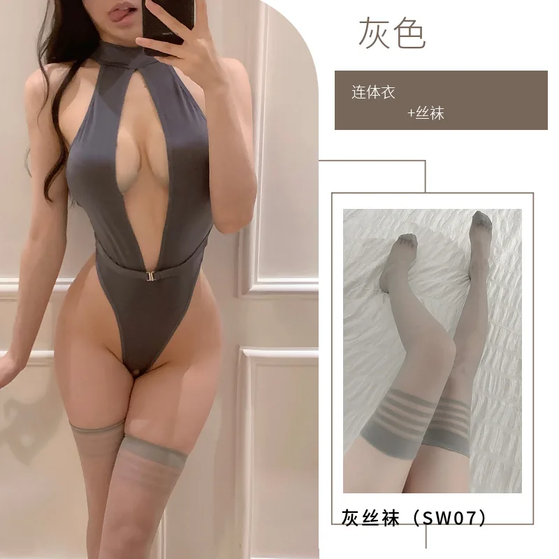 Body con abertura y cuello halter con acabado de seda fría