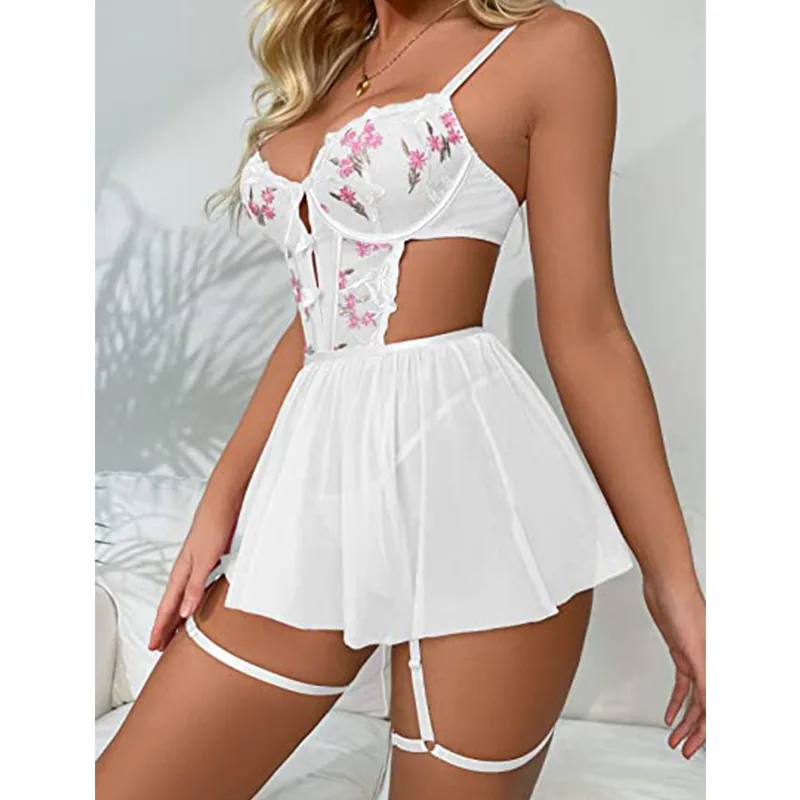 Ensemble nuisette en dentelle et résille