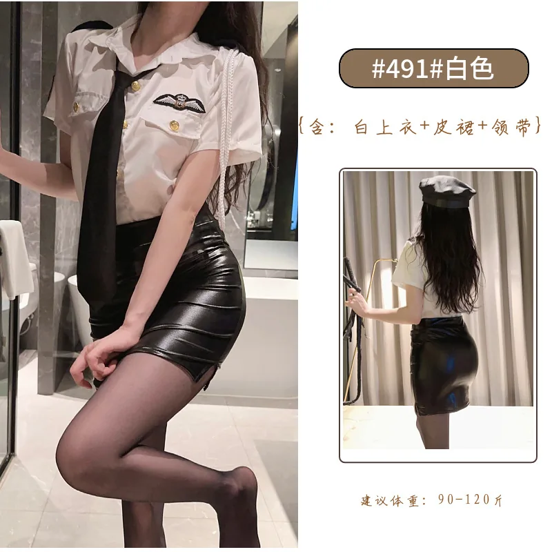 Fantasia de vestido justo em couro envernizado