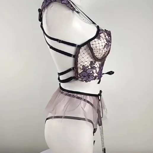 Dreiteiliges BH-Set aus besticktem Mesh