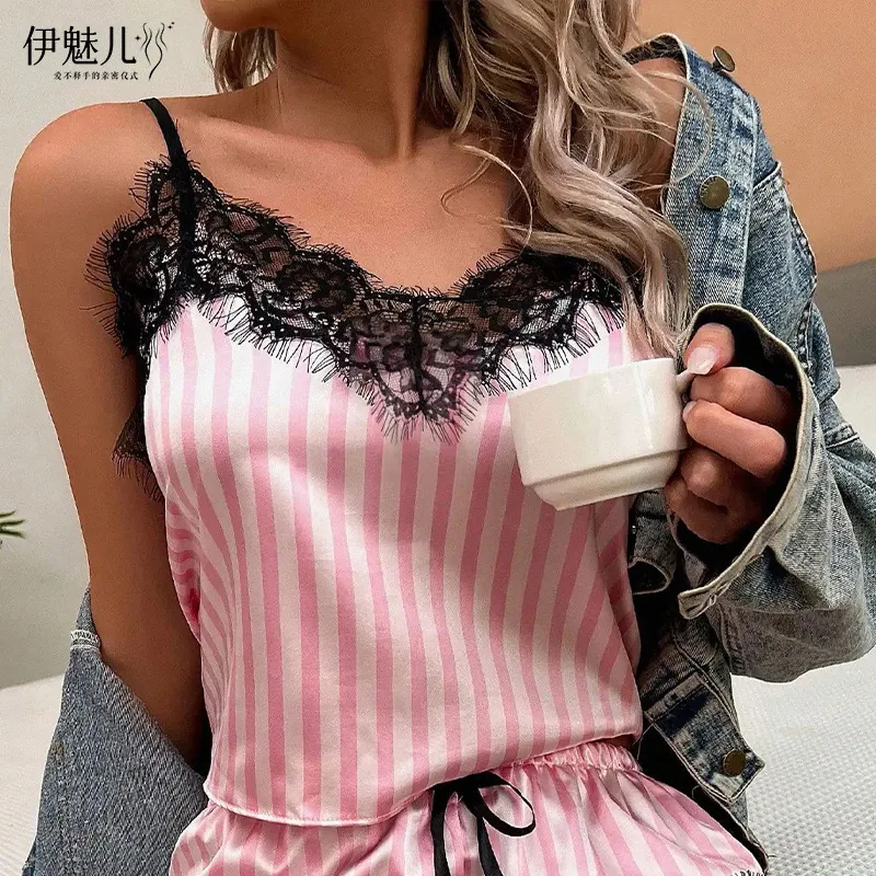 Ensemble pyjama trois pièces en satin