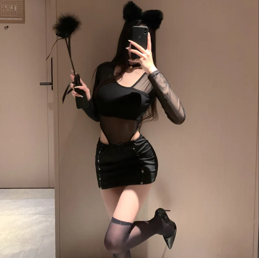 Bodysuit com recortes e painéis de tule