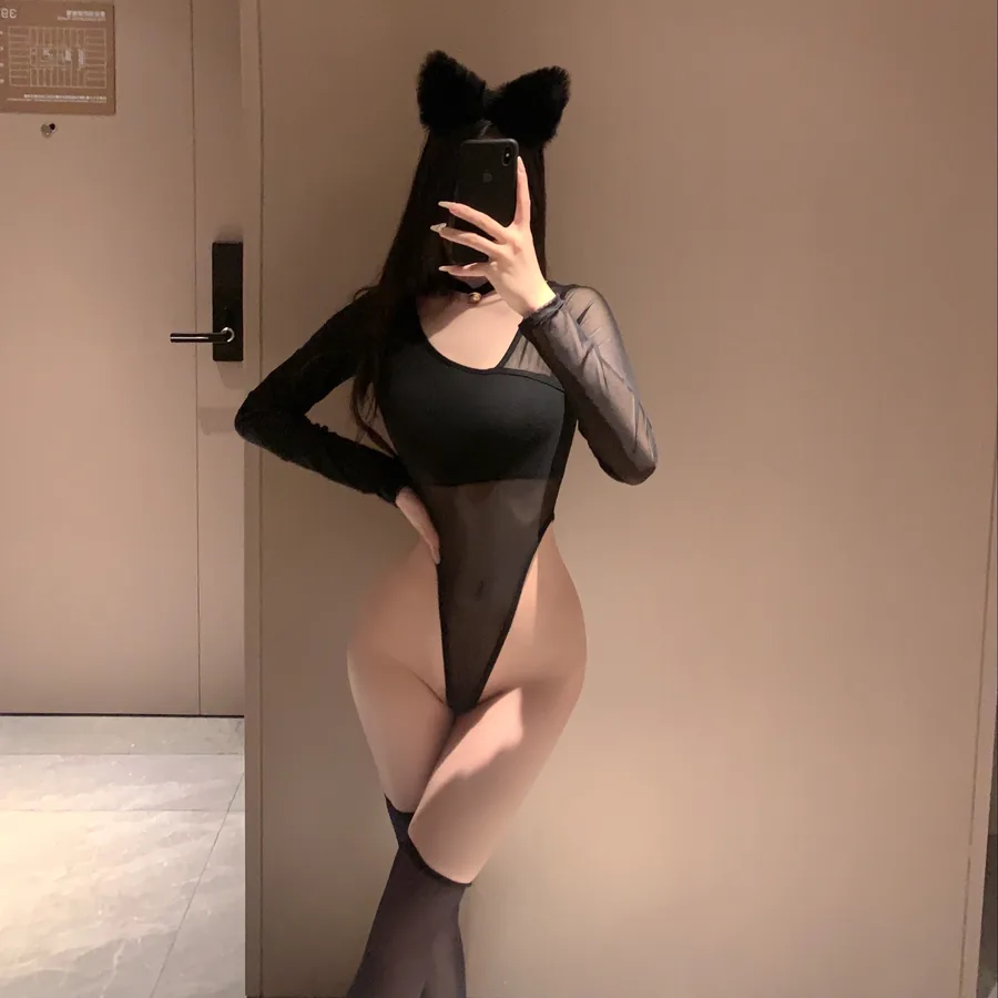 Bodysuit com recortes e painéis de tule