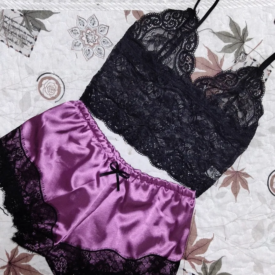 Conjunto de sujetador de tres piezas con encaje, camisola transparente y bragas