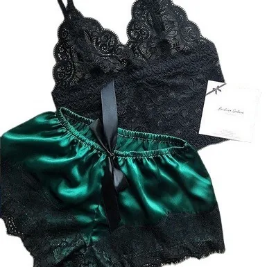 Conjunto de sujetador de tres piezas con encaje, camisola transparente y bragas
