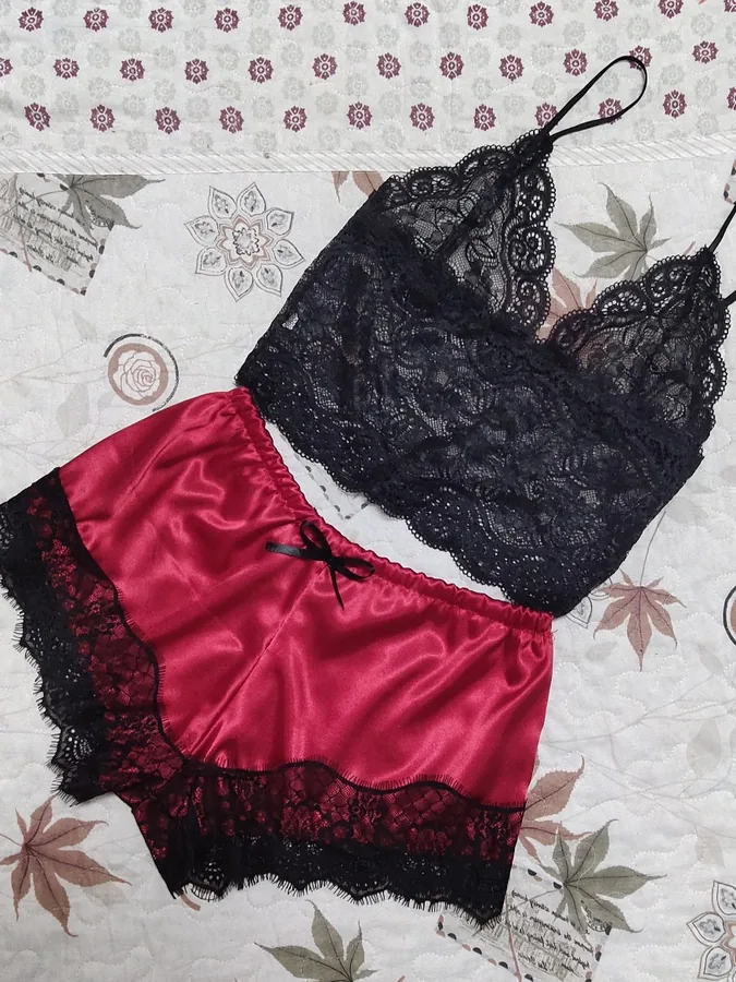 Conjunto de sujetador de tres piezas con encaje, camisola transparente y bragas