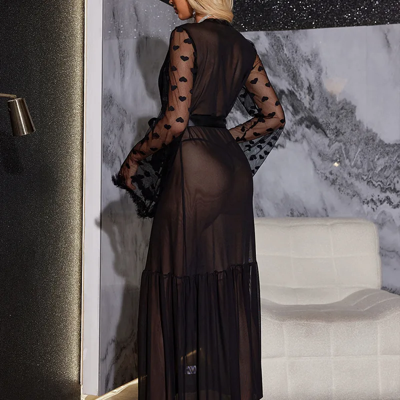 Loungewear-Set mit langem Herz-Mesh-Morgenmantel