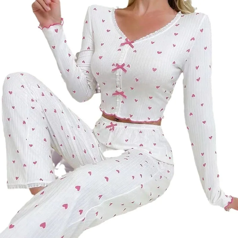 V-ringat långärmat pyjamas med hjärtmönster