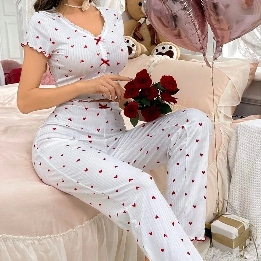 Pyjama-Set mit Herzmuster und Schleife