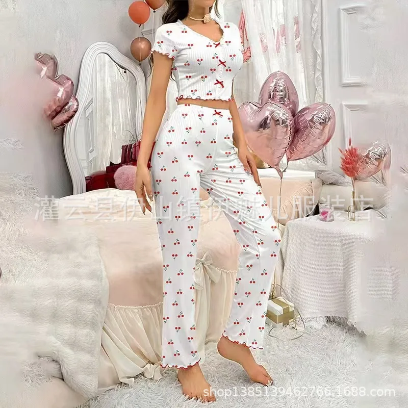 Pyjama-Set mit Herzmuster und Schleife