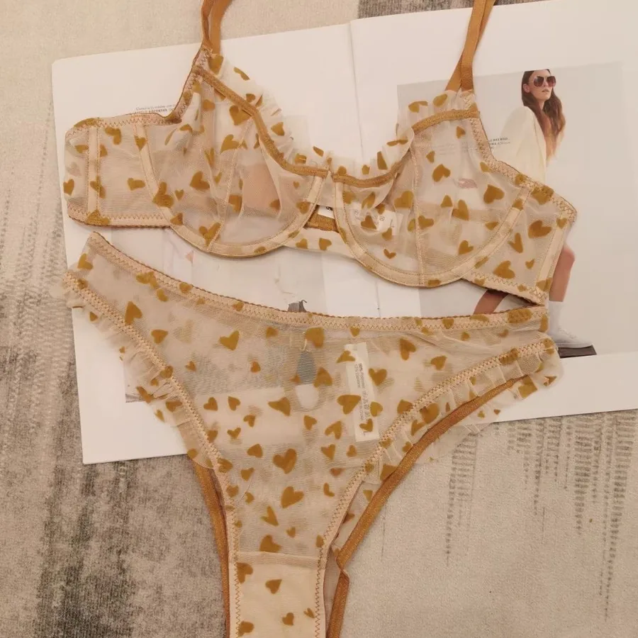 Ensemble soutien-gorge en dentelle transparent à motif cœur