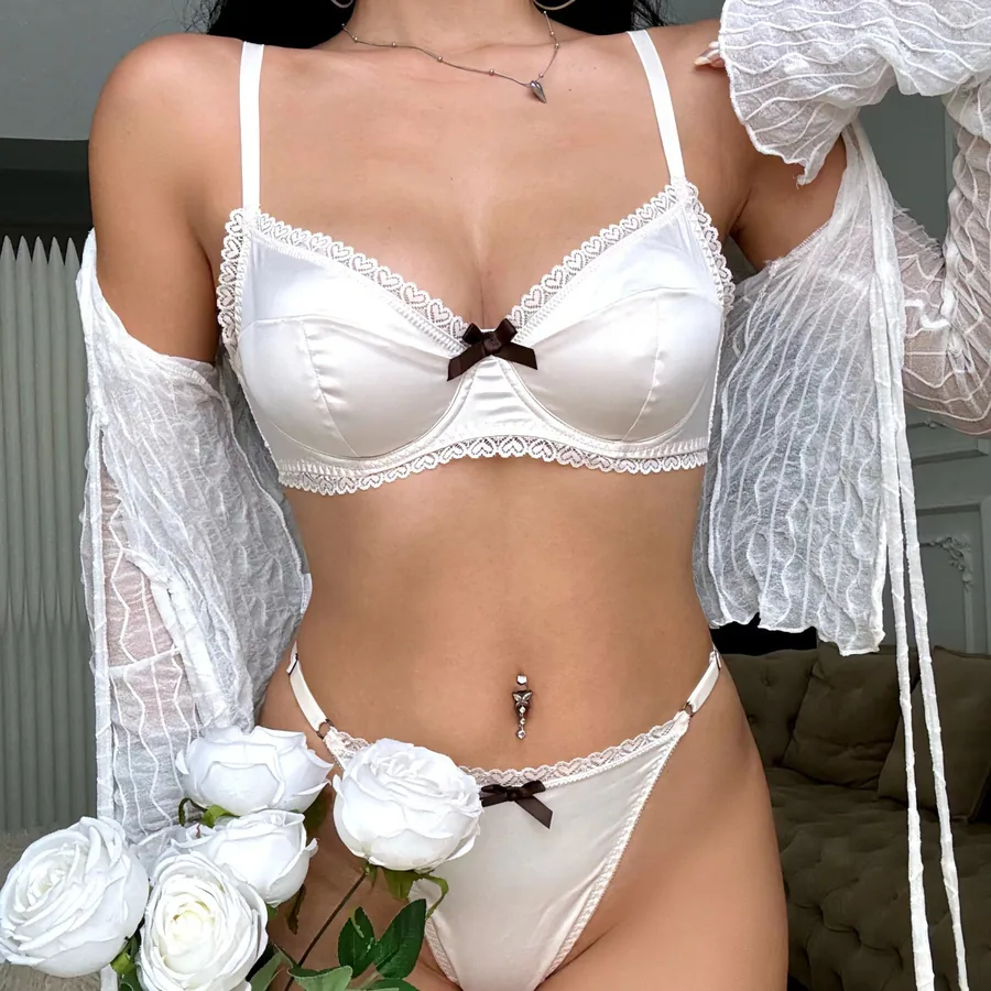Set reggiseno in raso e pizzo