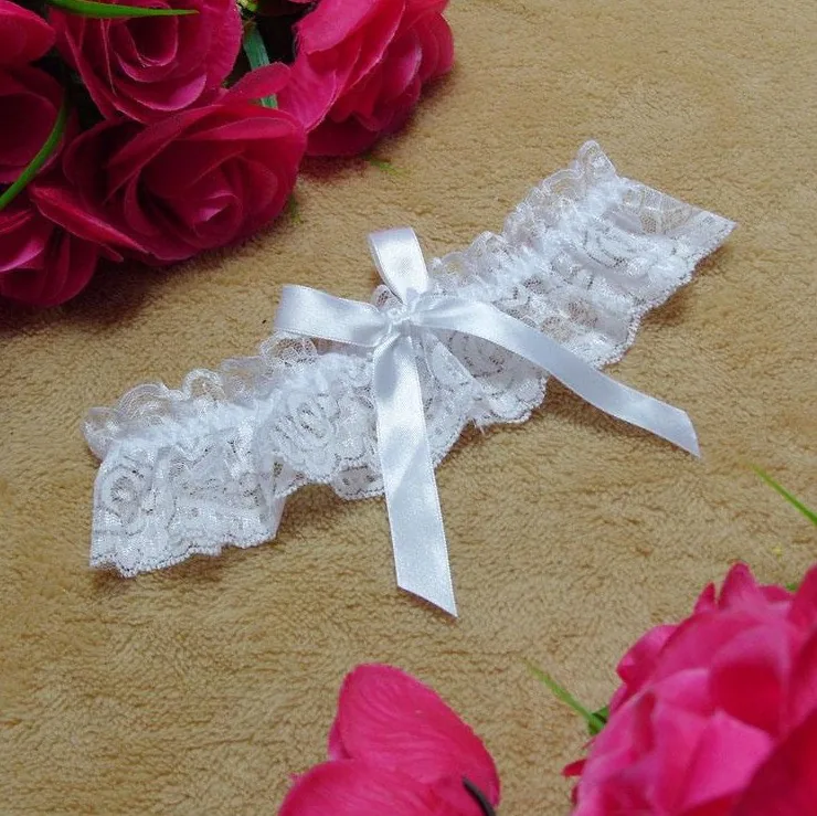 Conjunto de acessórios com cinta-liga e gargantilha de renda