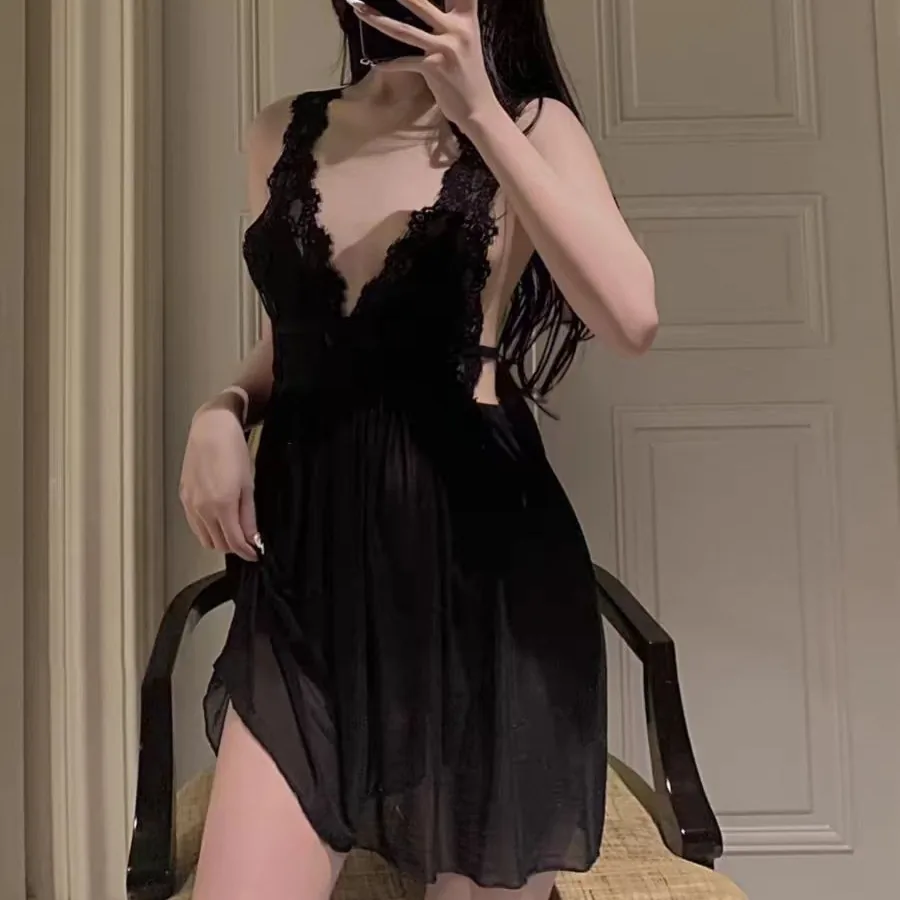 Robe nuisette en dentelle prune