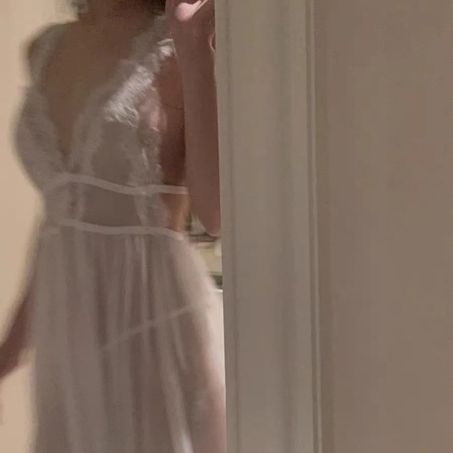 Robe nuisette en dentelle prune