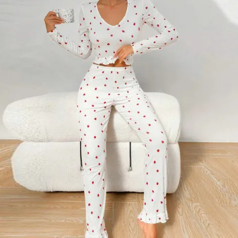 Pyjamas-set med långa ärmar och volangkanter