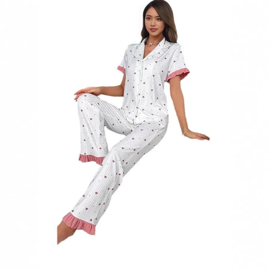 Pigiama con stampa cuori e pantaloni lunghi