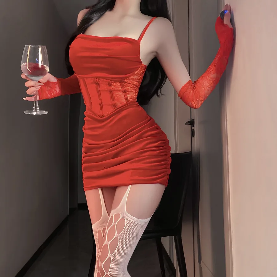 Nuisette en velours rouge et dentelle