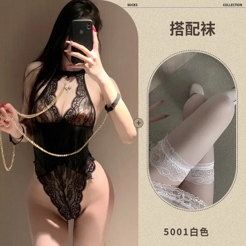 Bodysuit med spetsurringning och kedjedetalj