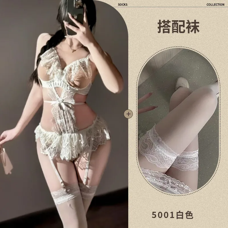 Set body in pizzo con ritagli e cinturini