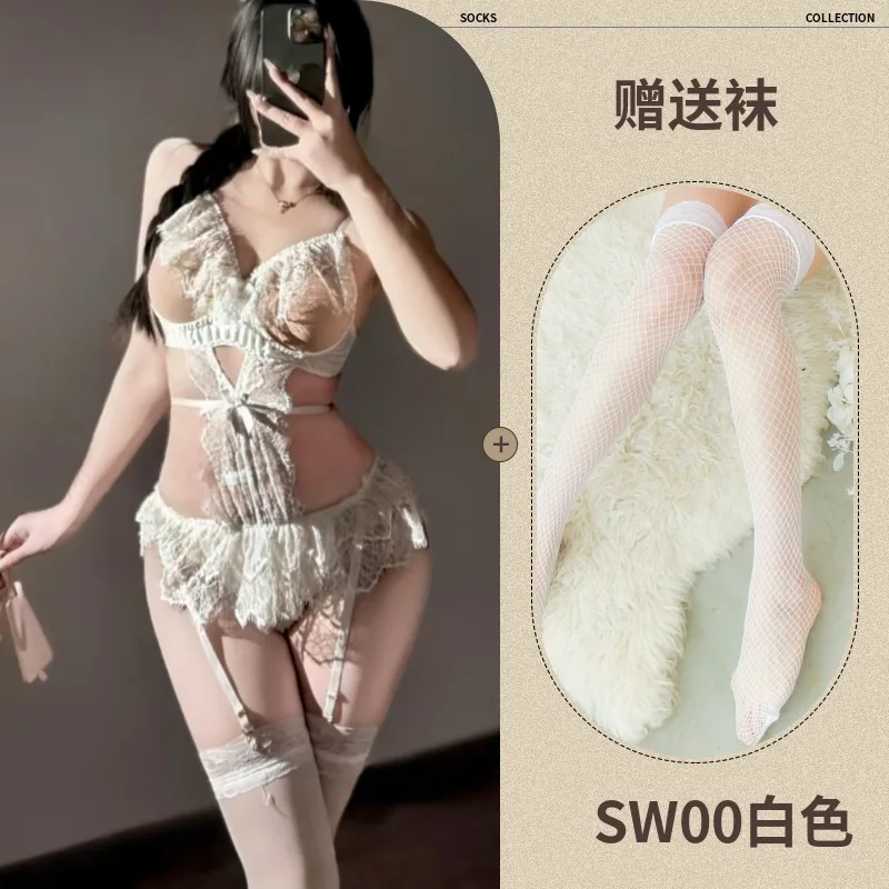 Set body in pizzo con ritagli e cinturini