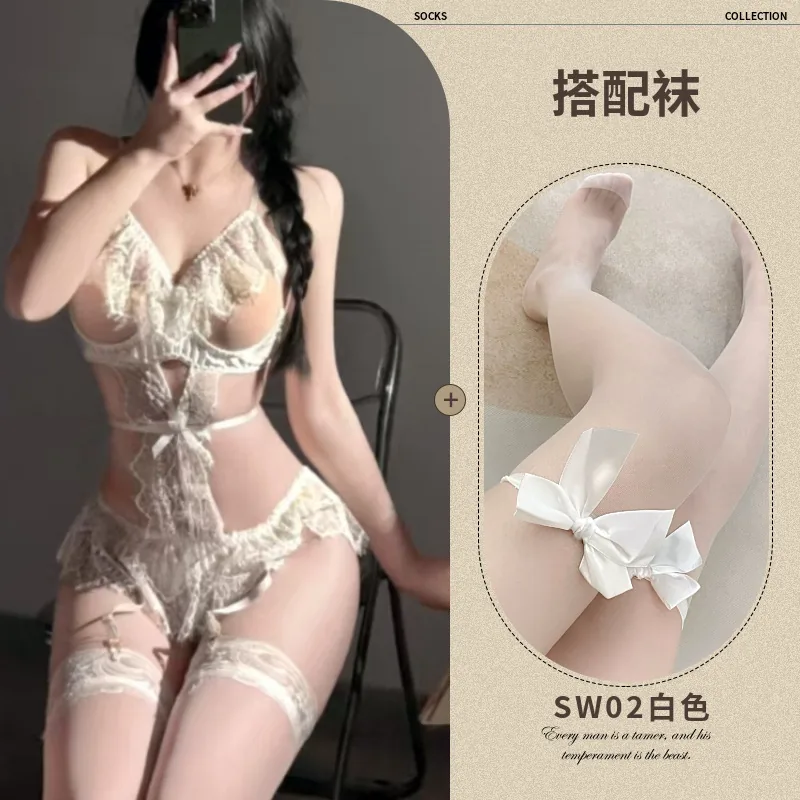 Set body in pizzo con ritagli e cinturini