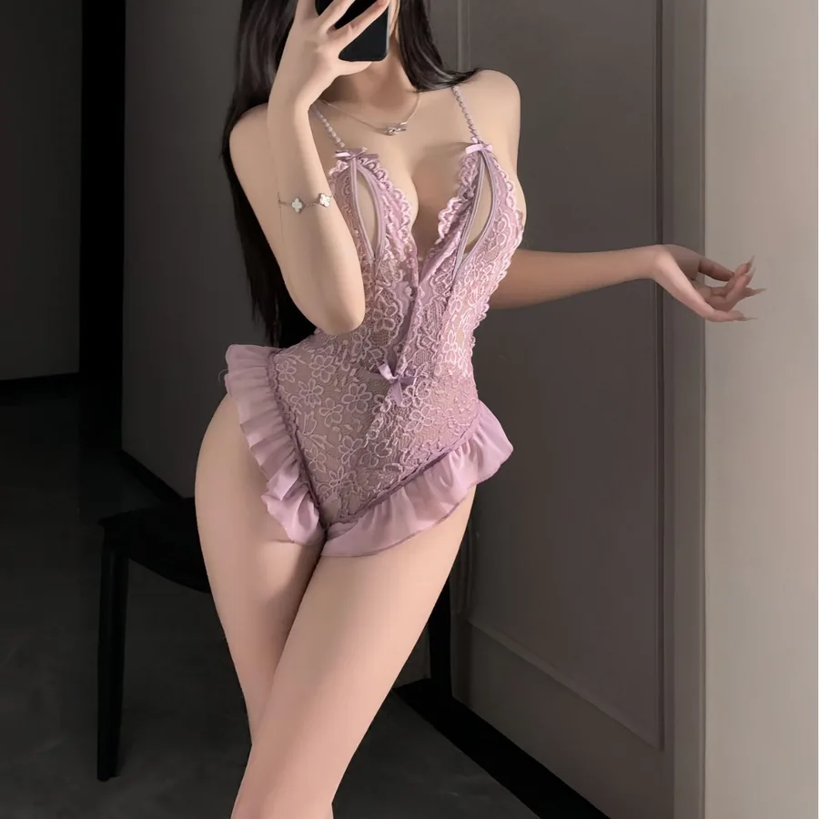 Set lingerie body in pizzo con ritagli