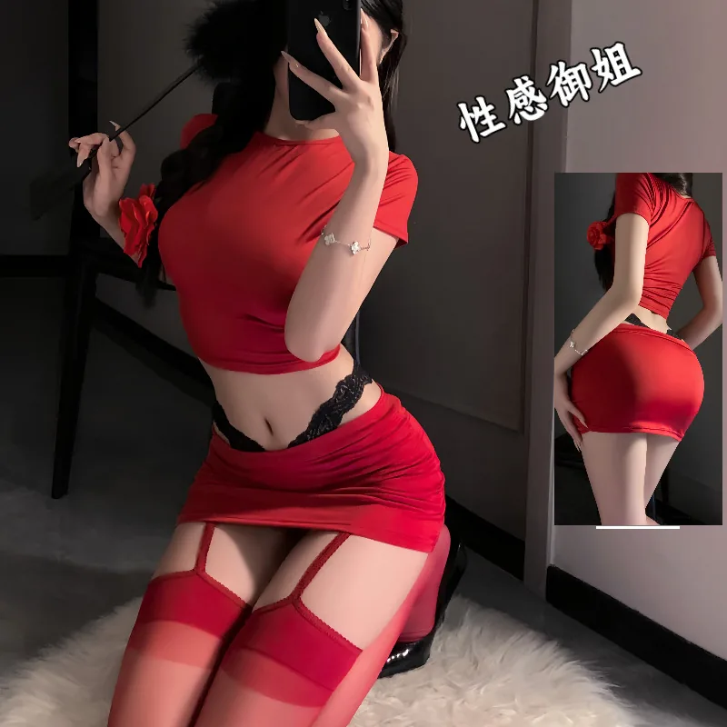 Ensemble lingerie jupe mini moulante en dentelle
