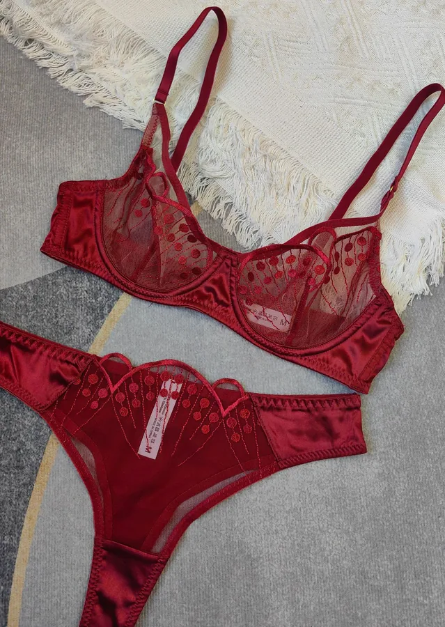 Franse BH-set van ultra-transparant jacquardkant