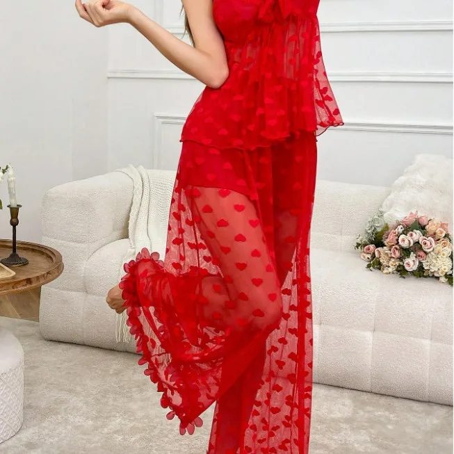 Conjunto de camisola em tule com estampa de corações