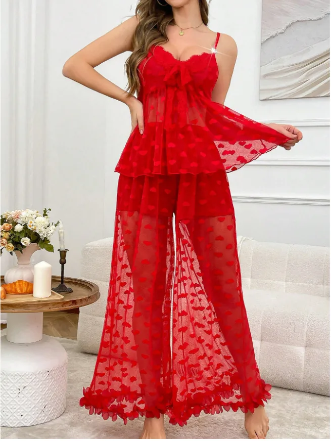 Conjunto de camisola em tule com estampa de corações