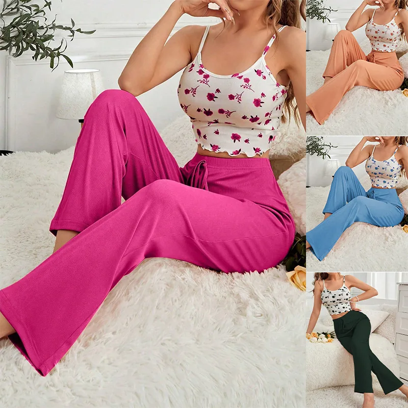 Pyjamas-set med blommig cami och byxor
