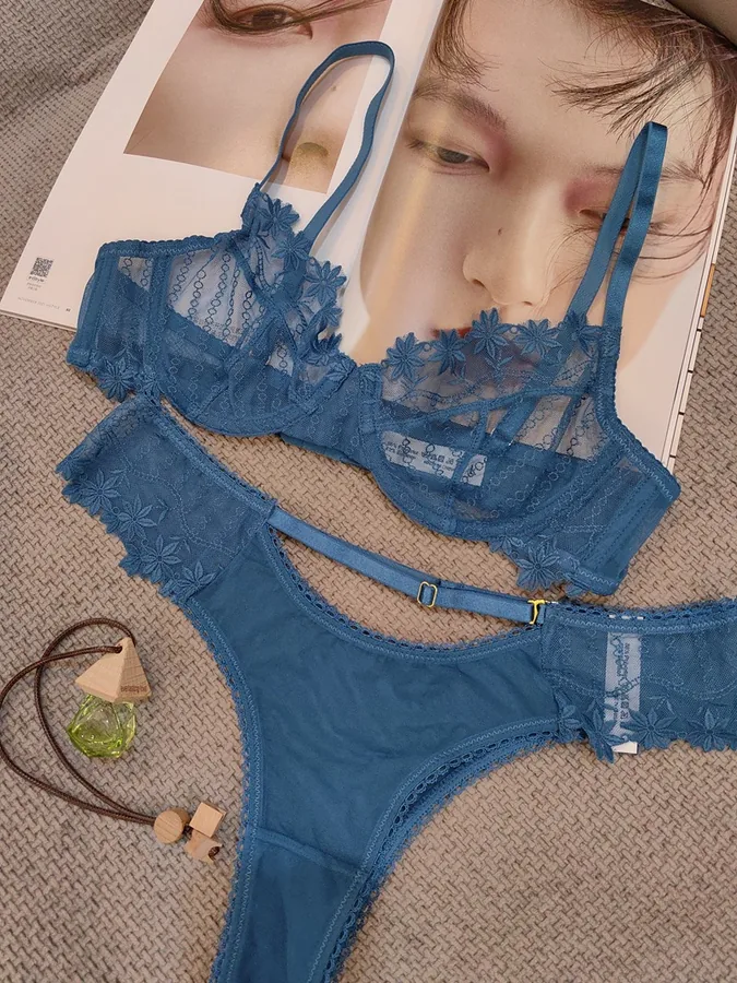 Bh-set i genomskinligt mesh med broderad spets