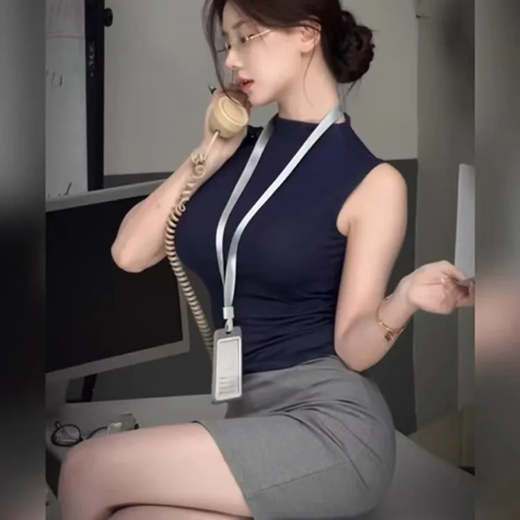 Conjunto de top sin mangas y falda de talle alto