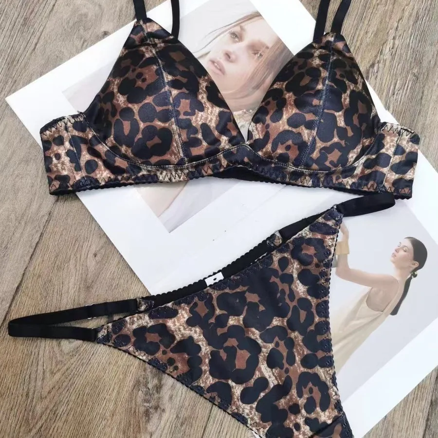 Conjunto de Sutiã Francês de Cetim Leopardo sem Aro