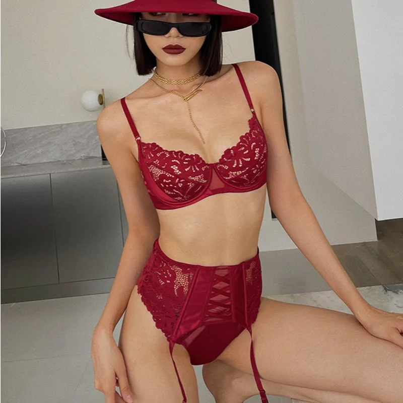 Ensemble soutien-gorge minimiseur en dentelle avec bas
