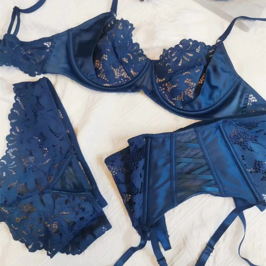 Ensemble soutien-gorge minimiseur en dentelle avec bas