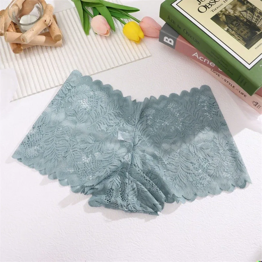 Culottes avec bordure en dentelle en plusieurs coloris