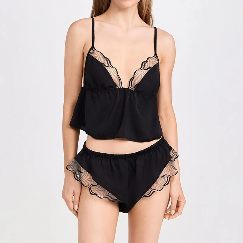 Conjunto de pijama de satén con top de tirantes en V y shorts